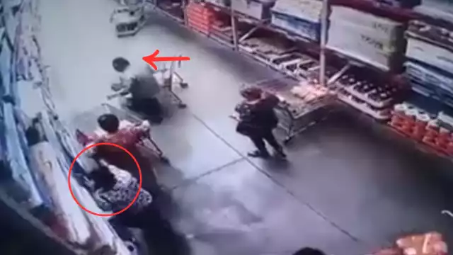 Delincuentes usan carritos de supermercado para simular choques y distraer a sus víctimas.