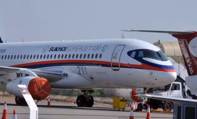 Superjet ruso se estrella en Moscú y mueren todos sus tripulantes