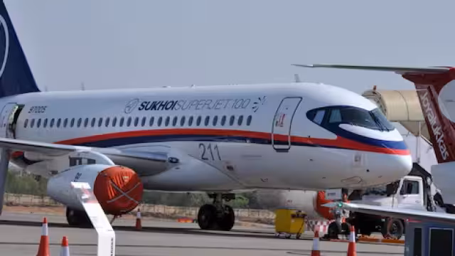 Superjet ruso se estrella en Moscú y mueren todos sus tripulantes