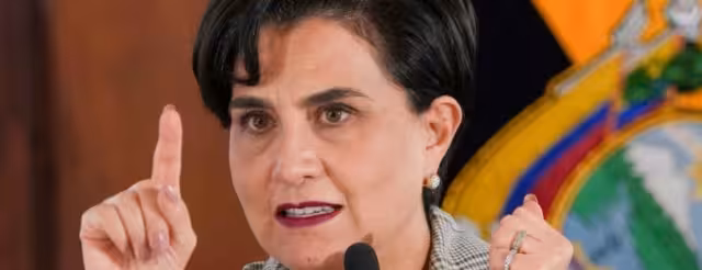 Gabriela Sommerfeld, ministra de Ecuador, solicita diálogo con Claudia Sheinbau,