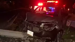 Dentro del coche se encontraron latas de cerveza, por lo que se cree que el conductor manejaba ebrio