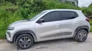 Encuentran auto abandonado con el motor encendido en Escárcega