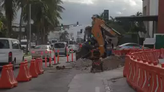 Continúan obras de aguakan en Boulevard Kukulcán