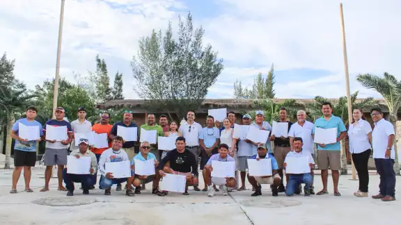 El Programa contempla la impartición de 69 cursos en 18 municipios, con la meta de beneficiar a 2,025 personas y 45 empresas turísticas El Programa contempla la impartición de 69 cursos en 18 municipios, con la meta de beneficiar a 2,025 personas y 45 empresas turísticas