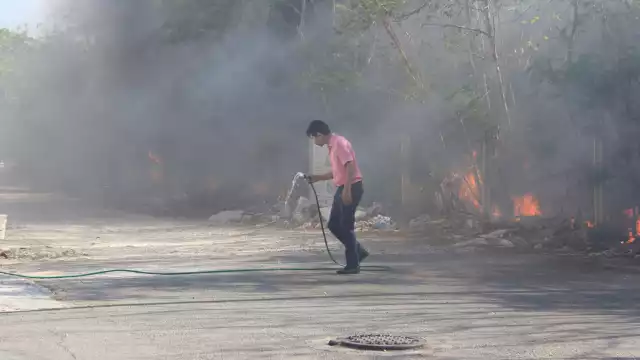 Los fuertes vientos facilitaron la propagación del fuego.