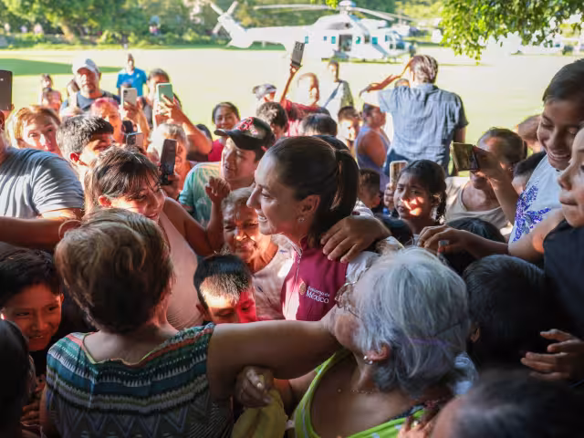 Sheinbaum Pardo estuvo cerca de la gente en la zona afectada.