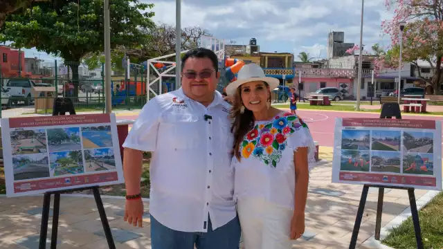 La gobernadora estuvo acompañada por el presidente municipal de Cozumel.