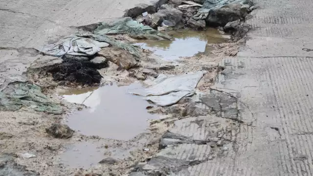 Calles principales tienen cantidad de baches