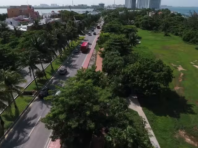 Se cree que el conductor excedía el limite de velocidad, causando el accidente