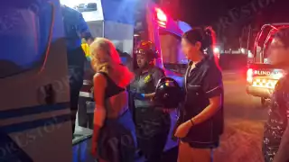 La pareja tuvo que ser trasladada a un hospital debido a las lesiones