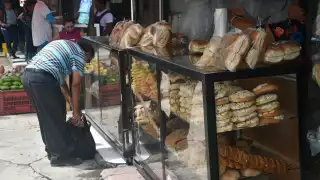 Calor ahuyenta clientes y desploma ventas en panaderías de Pomuch