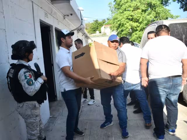 Los paquetes comprenden boletas, actas de escrutinio y cómputo, urnas, mamparas y tinta indeleble