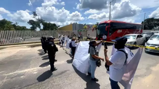 Colectivos de familiares de personas desaparecidas bloquean la entrada a Chetumal