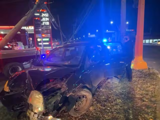 El conductor pese a no resultar herido de gravedad, fue detenido debido a los daños