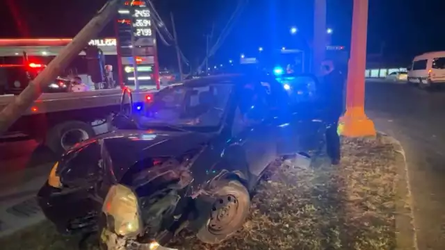 El conductor pese a no resultar herido de gravedad, fue detenido debido a los daños