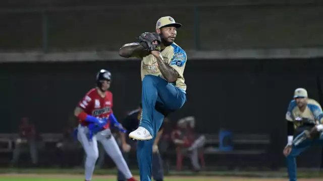 En la campaña 2025 con los Tigres, es serpentinero derecho acumuló un récord de 3 victorias y 2 derrotas