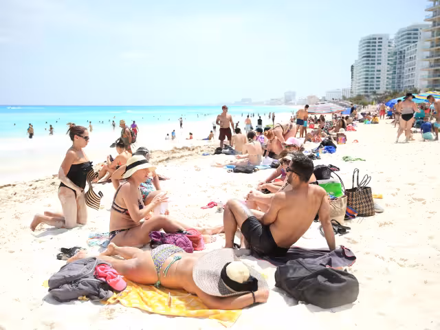 Los jóvenes buscan destinos donde conocer nuevos ambientes y actividades divertidas como Cancún