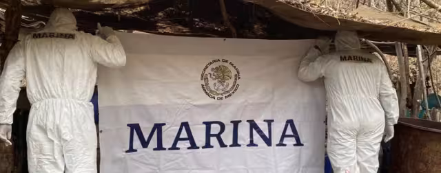 Elementos de la Secretaría de Marina desmantelaron en Culiacán, Sinaloa, tres laboratorios clandestinos donde se producían drogas sintéticas