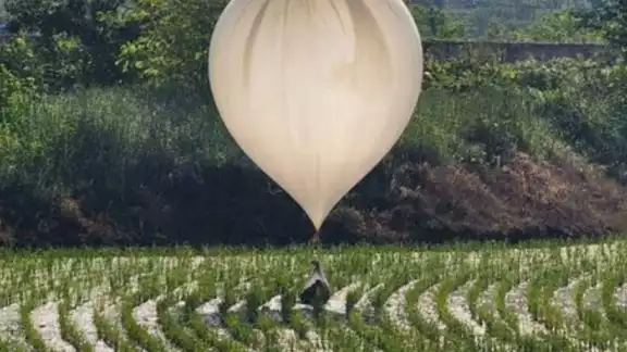 Corea del Norte envió globos con desechos a la frontera sur, elevando las tensiones en la región Corea del Norte envió globos con desechos a la frontera sur, elevando las tensiones en la región