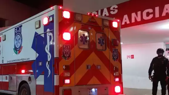 Los hombres heridos fueron trasladados al hospital en Solidaridad Los hombres heridos fueron trasladados al hospital en Solidaridad