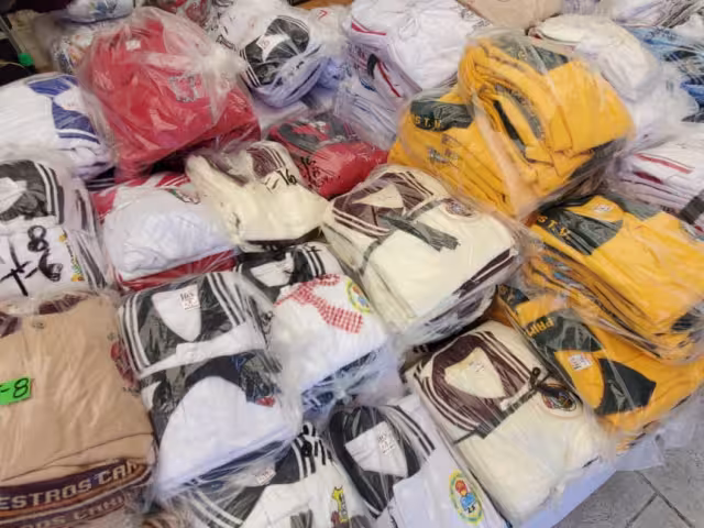 Incertidumbre económica golpea el regreso a clases: uniformes hasta 30% más caros