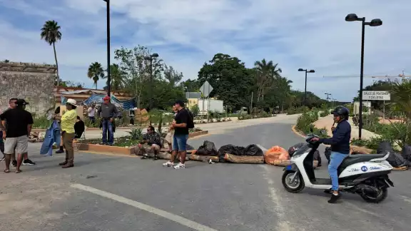 Conflicto en Tulum: Artesanos bloquean entrada por cambio en acceso turístico
