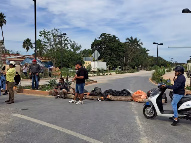 Conflicto en Tulum: Artesanos bloquean entrada por cambio en acceso turístico