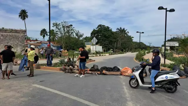 Conflicto en Tulum: Artesanos bloquean entrada por cambio en acceso turístico