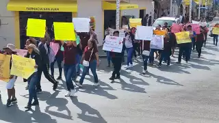 Educadores comunitarios denunciaron que sus ingresos no superan los 2 mil 500 pesos mensuales.