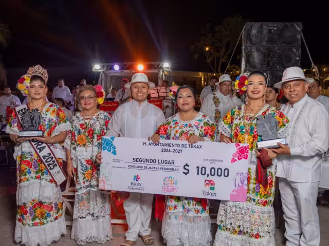 Uno de los momentos más esperados de la noche fue el Magno Concurso de Jarana Peninsular 2025