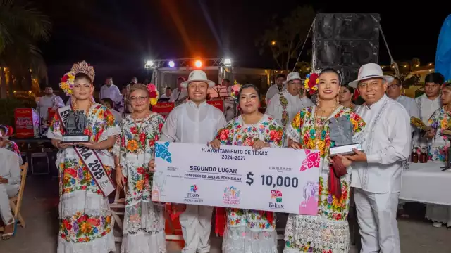 Uno de los momentos más esperados de la noche fue el Magno Concurso de Jarana Peninsular 2025