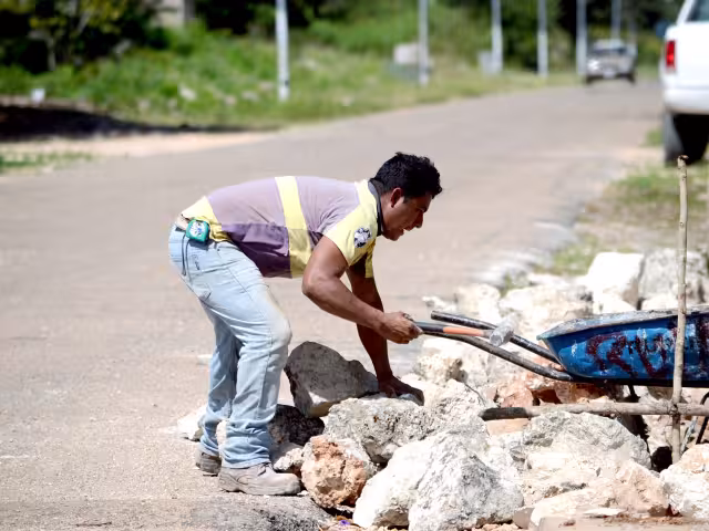 Un total de 1.5 millones de personas permanecieron sin empleo, lo que corresponde al 2.5 por ciento de la población económicamente activa