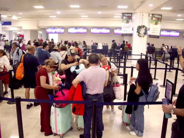 El abordaje de los pasajeros se llevó a cabo sin complicaciones. De acuerdo con Asur, predominan las salidas a ciudades internacionales