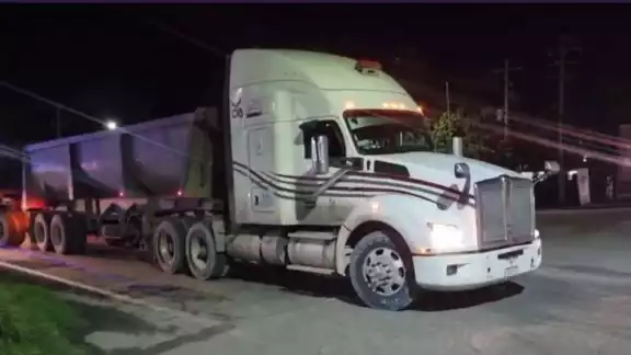 El accidente ocurrió a las 21:30 horas en la colonia Revolución. El accidente ocurrió a las 21:30 horas en la colonia Revolución.