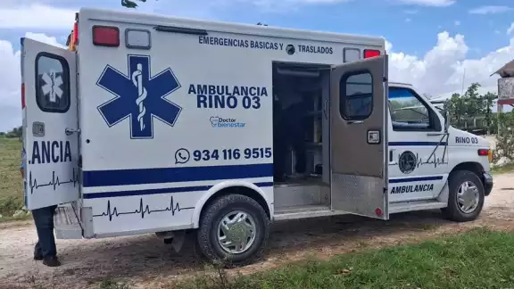 La ambulancia se quedó sin combustible cuando trasladaba a un paciente grave. La ambulancia se quedó sin combustible cuando trasladaba a un paciente grave.