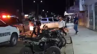 Causa accidentes al arrojar bolsas de basura; termina detenido en Escárcega