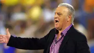 "Coco" Basile, exentrenador del América es internado por un problema neurológico