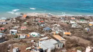 Huracán Beryl devasta Jamaica impactando en la infraestructura y comunidades