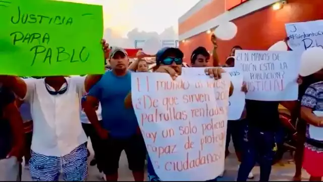 Con pancartas exigieron justicia para Pablo, quien murió por la golpiza.