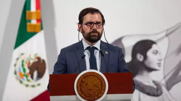Alejandro Svarch Pérez, director del IMSS-Bienestar