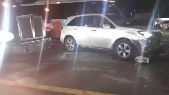 Un accidente de tránsito ocurrió entre un tráiler Kenworth y una camioneta Honda Acura en la avenida Solidaridad Un accidente de tránsito ocurrió entre un tráiler Kenworth y una camioneta Honda Acura en la avenida Solidaridad