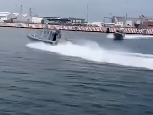 Barcos tipo Defender de la Marina se impactan en Veracruz