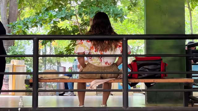 Mareos, náuseas, piel enrojecida y caliente, sudoración excesiva, fatiga extrema y dificultad para respirar son algunos síntomas del golpe de calor