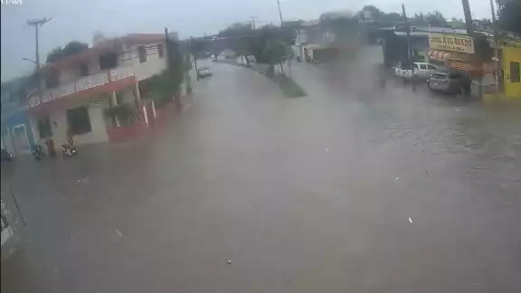 La Policía Estatal emitió un aviso vial por acumulación de agua en varias avenidas. La Policía Estatal emitió un aviso vial por acumulación de agua en varias avenidas.