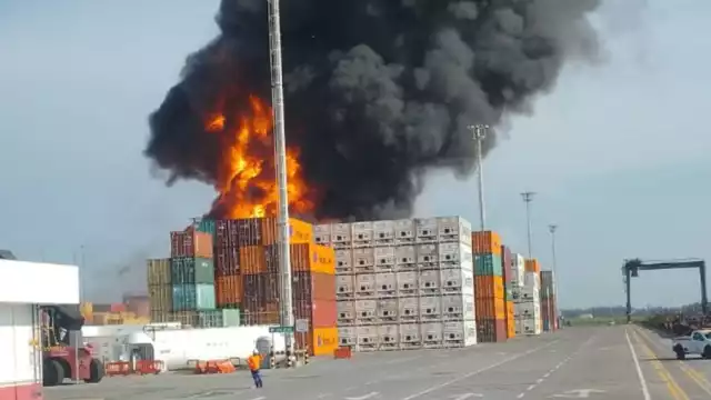 Así luce el incendio en el Recinto Portuario de Veracruz