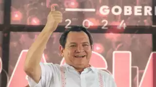 Joaquín Díaz Mena retoma gira de agradecimiento por el interior de Yucatán, en Samahil