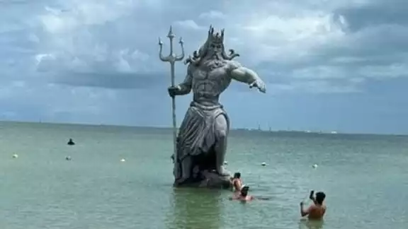 La estatua de Poseidón en Progreso fue clausurada