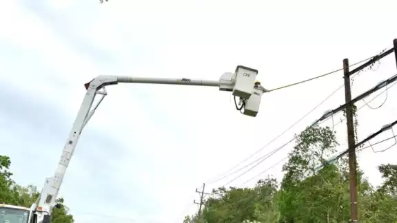 Labores de restablecimiento eléctrico en la Península de Yucatán