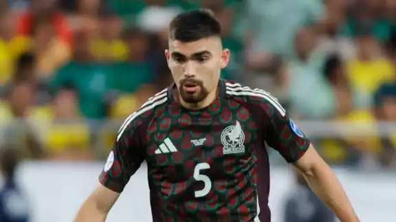 Johan Vásquez, futbolista de la Selección Mexicana