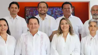 Joaquín Díaz Mena presenta a los miembros de su Comisión de Transición en Yucatán